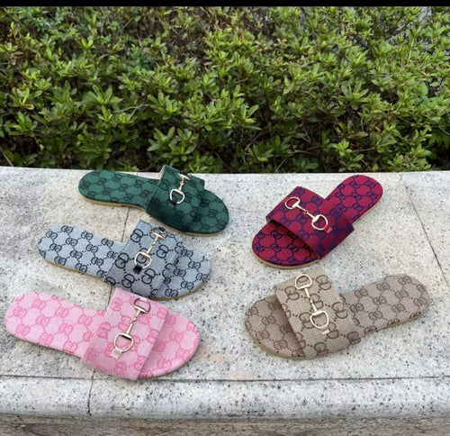 Luxury Comfort Slides – Stylish Everyday Sandals
2. Women’s Premium Comfort Slides
3. Chic Designer-Inspired Comfort Sandals
4. Luxury Everyday Slip-On Slides
5. Classic Comfort Fashion Slides